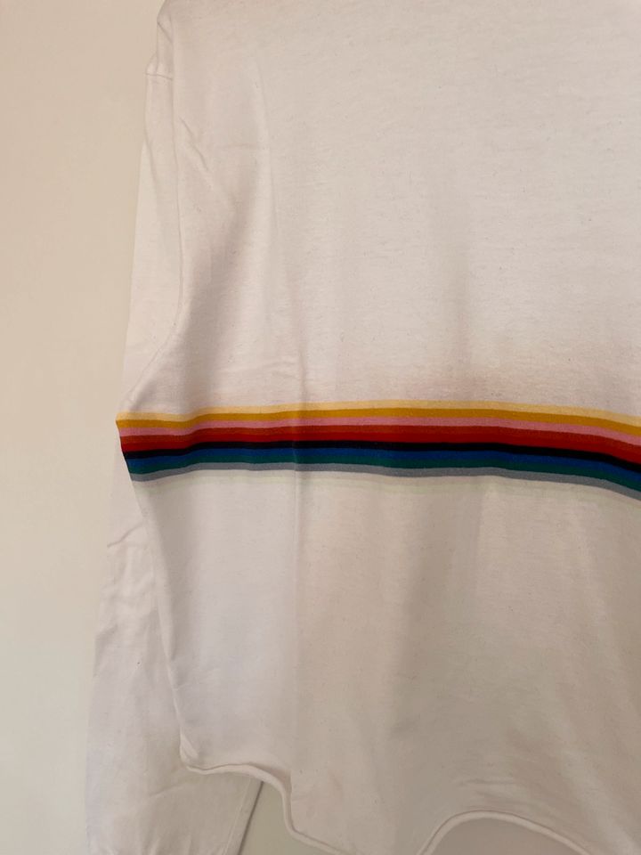 Pulli mit Regenbogenstreifen von Brandy Melville UNISEX in Neutraubling