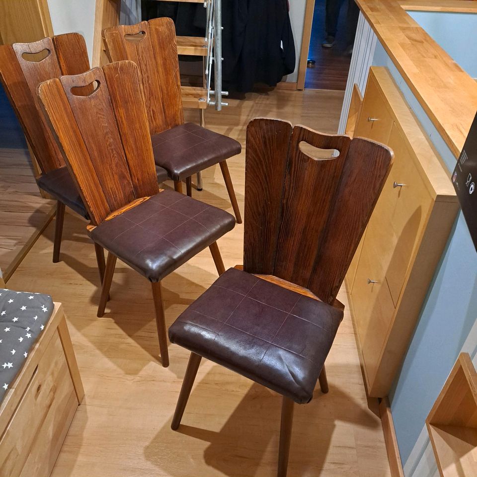 4 Vintage Holzstühle mit Lederpolster in Eisenach