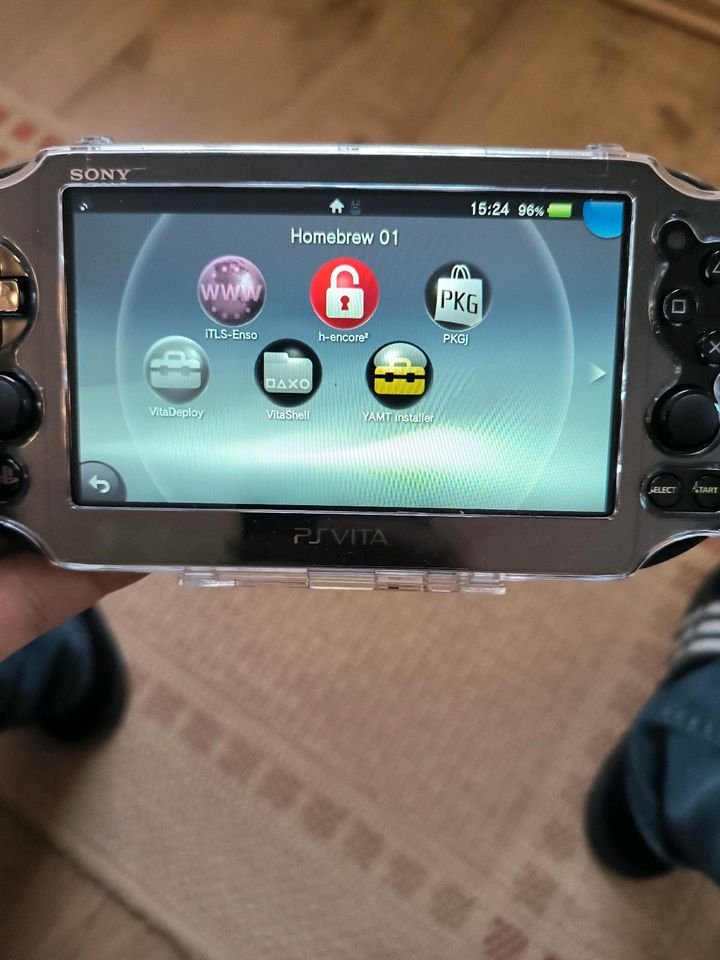 PSVita Slim 128 GB mit besonderer Software, Gehäuse und Hülle in Renchen