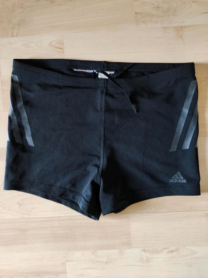 Schwimmhose Adidas für Jungen Gr.S in Aachen