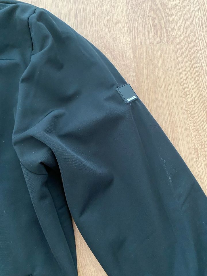 Schwarzer Bench Sweater / Freizeit Jacke in Größe M in Hilden
