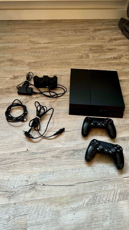 Gebrauchte Playstation 4 mit 1 TB Speicher und Zubehör - Top Zust in Essen