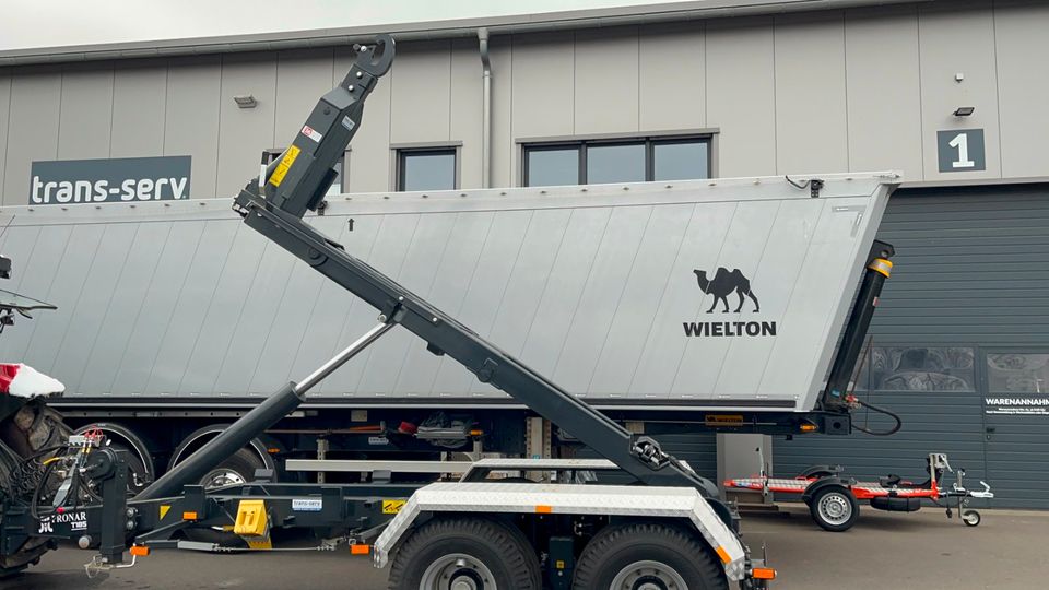 Tandem Hakenlift Anhänger Pronar T185 für Abrollcontainer in Weilerswist