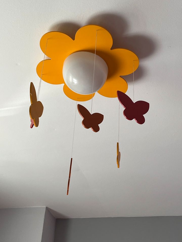 Kinderzimmerlampe Blume mit Schmetterlinge in Dresden