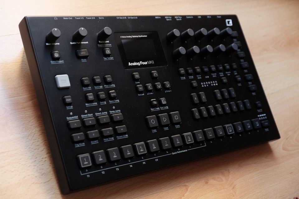 ELEKTRON Analog Four MK2 - Barely Used / Kaum Verwendet in Berlin