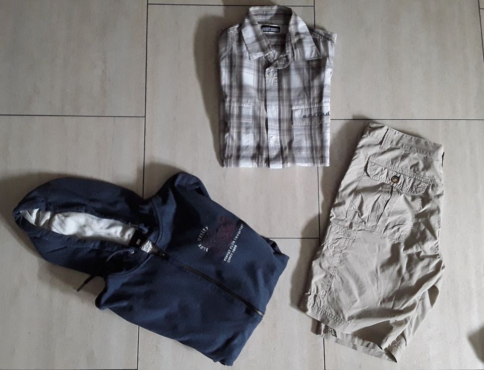 Kleiderpaket, Bermudas, Shorts, Hemd, Hoodie, Weste, 3 Teile, M in Freinsheim