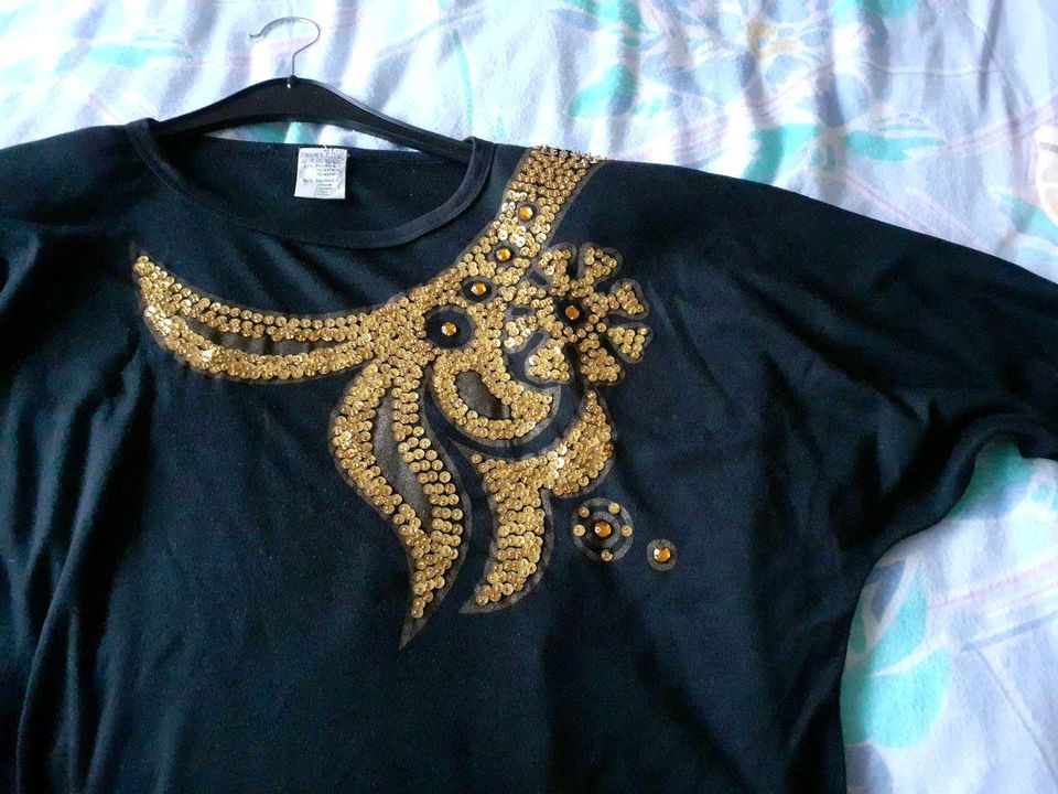 Shirt, Gr 36/38, schwarz, langarm mit schicken Goldpailletten in Kirchheim