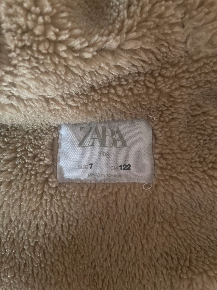 Mantel von Zara Gr. 122 in Essen