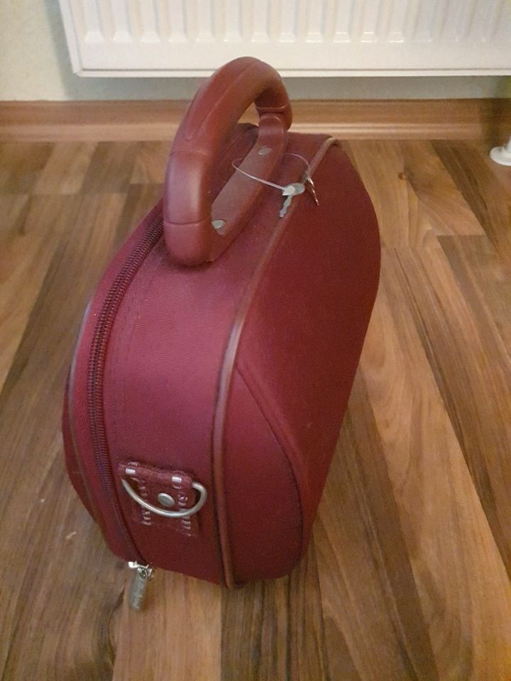 BEUTYCASE REISEKOFFER MINI IN WEINROT NEU 30 CM LANG 30 HOCH in Dresden