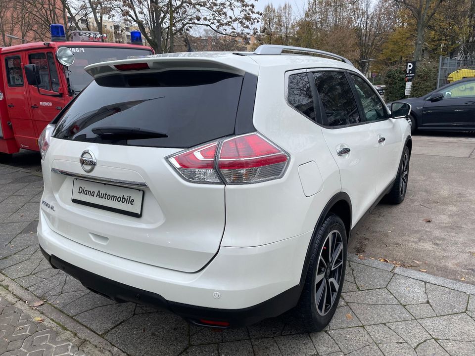 Nissan X-Trail.1.6 dCi .Auto.7 Sitzer SPUR/PANO/360.... in Berlin