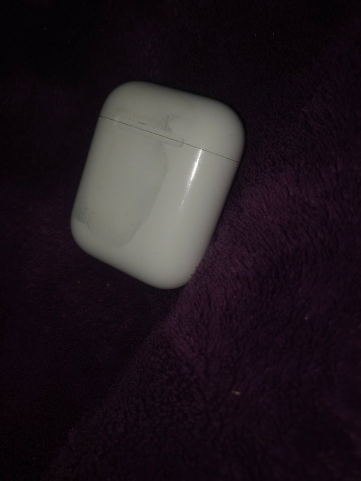 Apple AirPods Ladecase in Köln