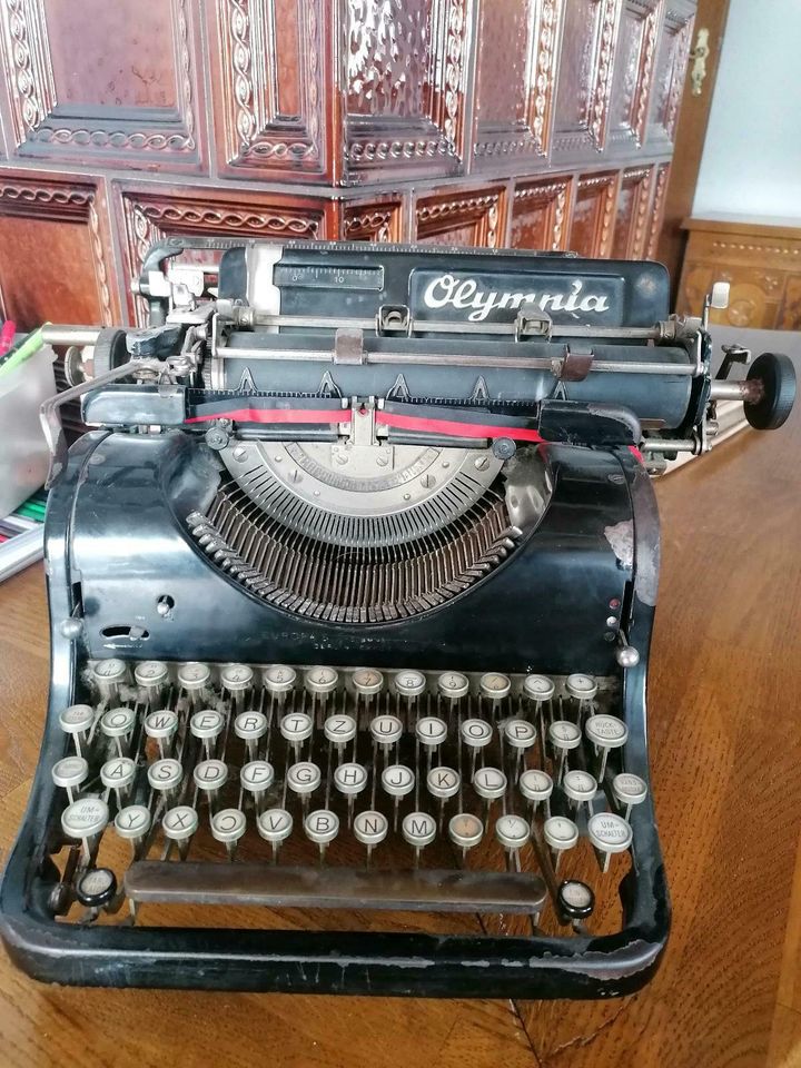 Olympia Schreibmaschine Antik in Ursberg