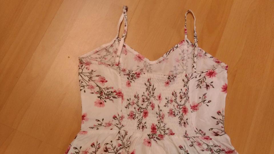 3 Damen Kleider Gr.XS Trägerkleid, Tunika, Kurzkleid, Rock in Hameln