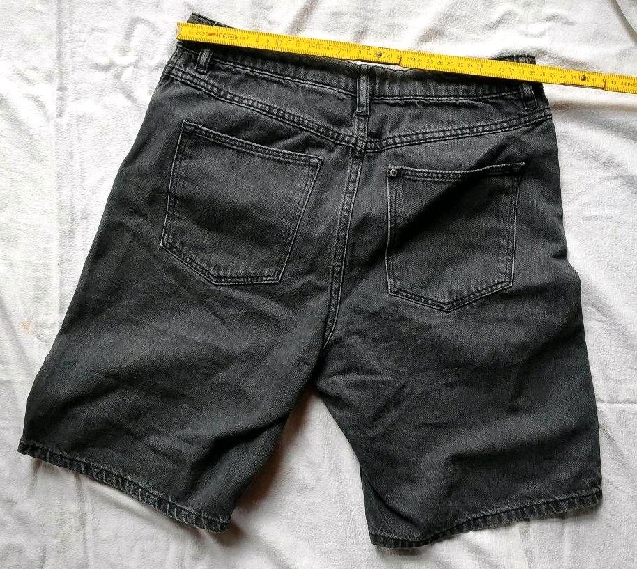 Kurze Hose Shorts 152 H&M schwarz in Burghaun