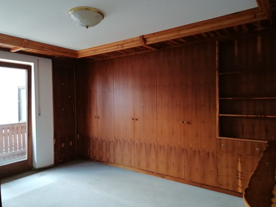 Schöne große 4 Zimmer Wohnung mit Balkon und Garten in Böbrach