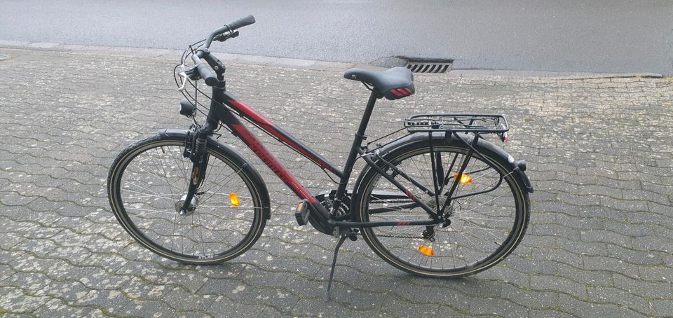 Fahrrad 28'' mit Luftpumpe in Preußisch Oldendorf