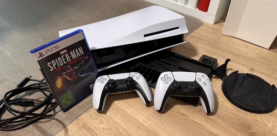 Playstation 5 PS5 Konsole mit Spiderman mit Restgarantie in Kerpen