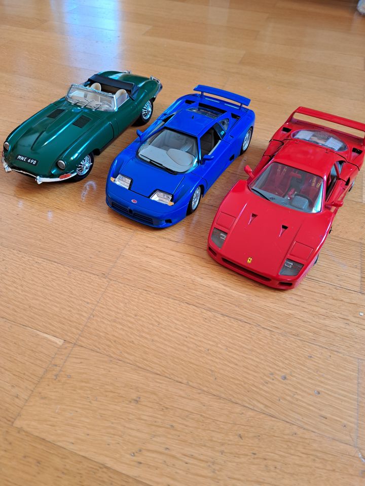 Modelauto-Trio Ferrari F40, Bugatti 11CB und Jaguar XK.E in Worms