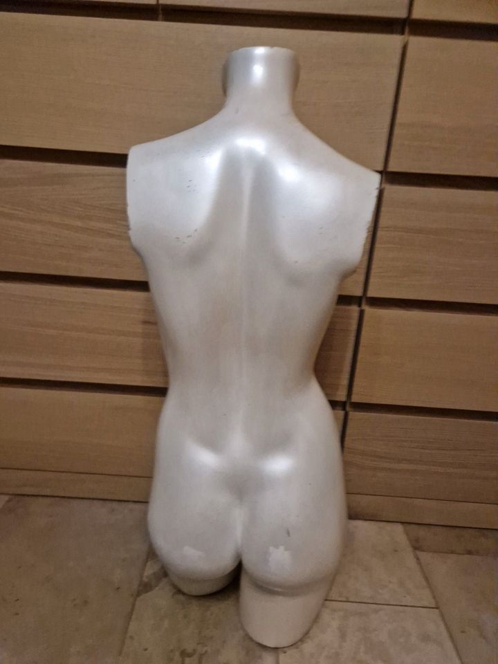 Schaufensterpuppe Mannequin Puppe Torso Weiblich in Essen