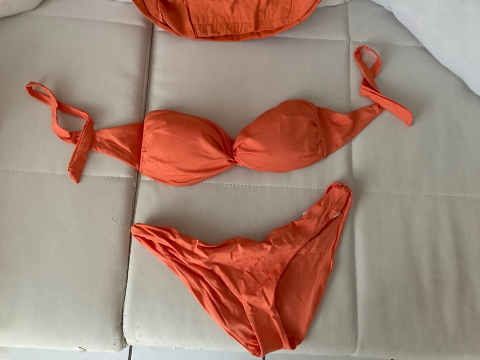 Süße Bikinis, orange Leo, pink etc. in Bottrop