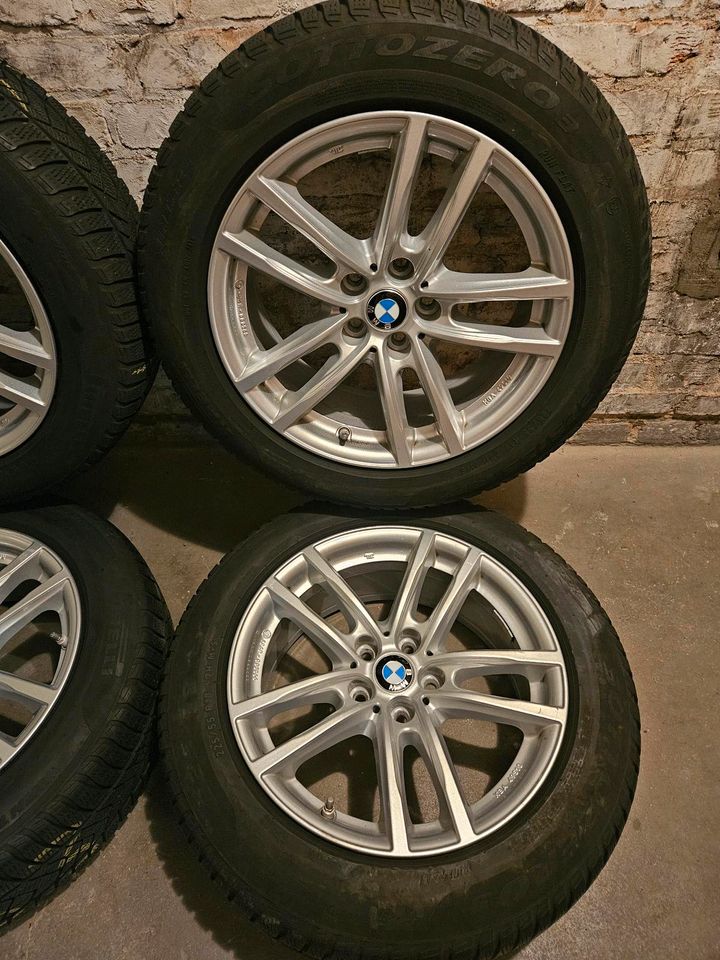 BMW Alufelgen 17 Zoll Winterreifen 225/55 R17 DOT 2019 in Frankfurt am Main