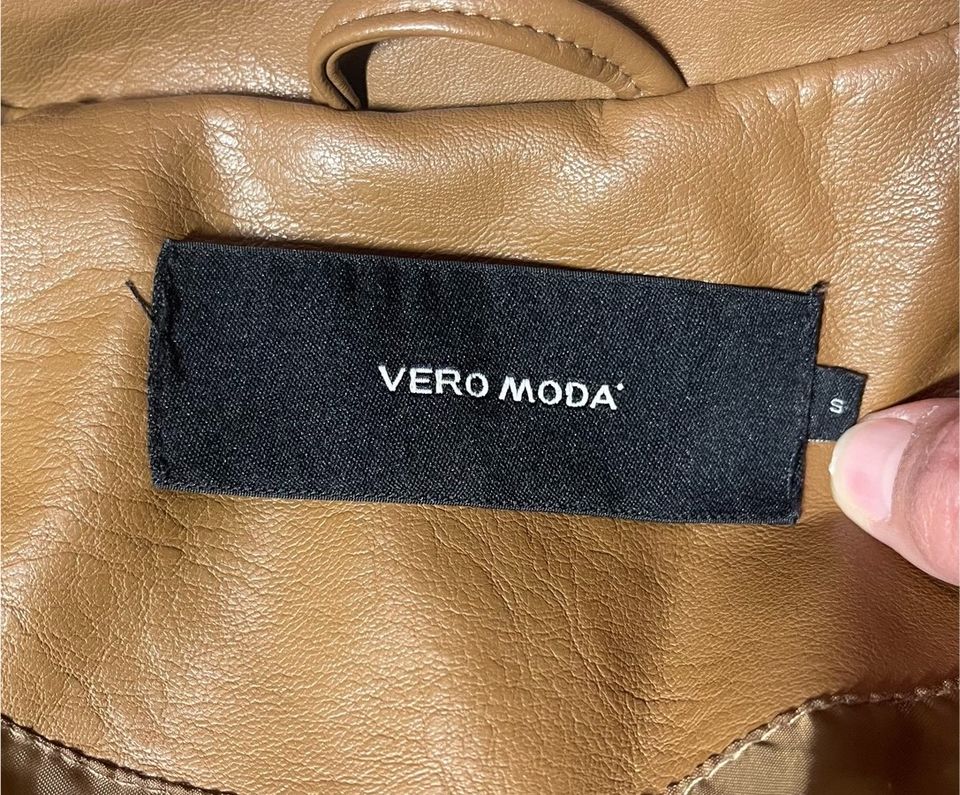 Vero Moda Lederjacke / braun / Größe S / ungetragen in Geisenfeld