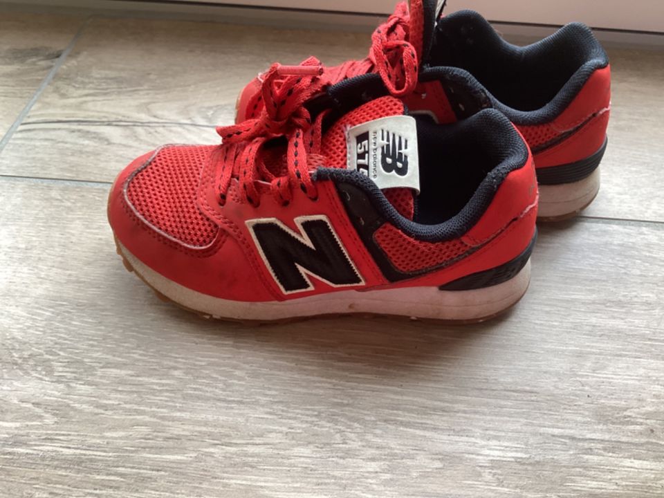 Sneaker Turnschuhe New Balance 574 rot wms Weit 27/28 in Schwerin