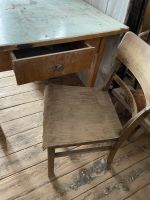 Alter Holztisch mit Schublade und Holzstuhl Landhausstil Vintage Baden-Württemberg - Heilbronn Vorschau
