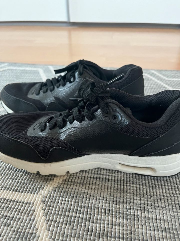 Nike Air Max 1 schwarz - Gr. 37.5 in Waldweiler