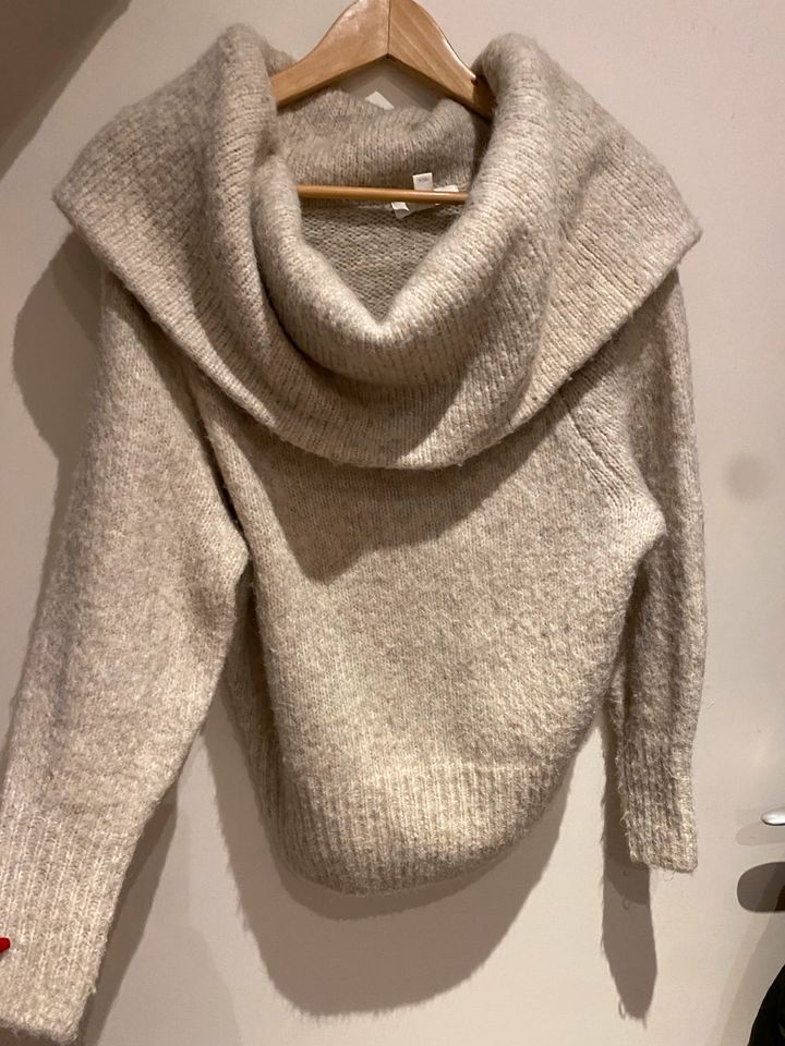 Diverse Strick Pullover neuwertig grau braun beige in Frankfurt am Main