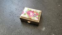 Vintage Pillendose Tablettenbox alt Blumenmuster Porzellan retro Hessen - Wehretal Vorschau