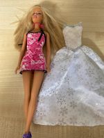 Barbie mit weißem und pinkem Kleid Hessen - Nidderau Vorschau