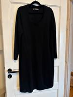 Midi schwarzes Strickkleid – bpc selection, Gr. 48/50 Nordrhein-Westfalen - Wiehl Vorschau