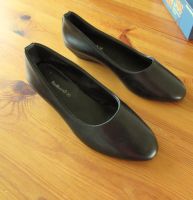 Neuwertige schwarze Ballerinas von VKC Gr 38 Kr. München - Neubiberg Vorschau