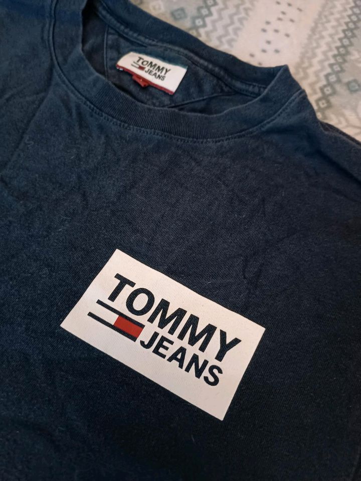 Tommy Hilfiger T-Shirt Gr. L blau in Wunstorf