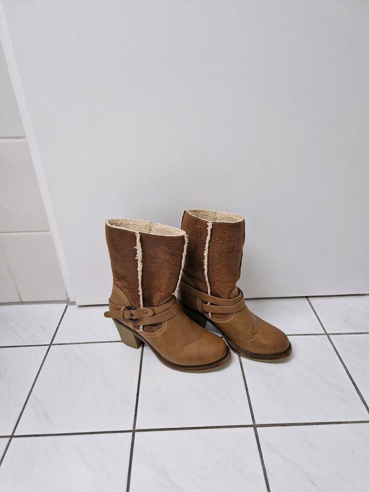 Gefütterte Boots / Schuhe / Stiefel Gr. 40 von Street in Stuhr