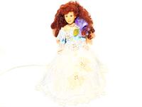 ZUCKERSÜßE 43 CM HOHE PUPPE MIT BALLKLEID ALS NACHTTISCHLAMPE Mecklenburg-Strelitz - Landkreis - Neustrelitz Vorschau