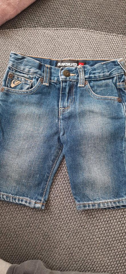 kurze Hose , Shorts , Jeans von Quiksilver 3 Jahre (Gr.98) in Berlin