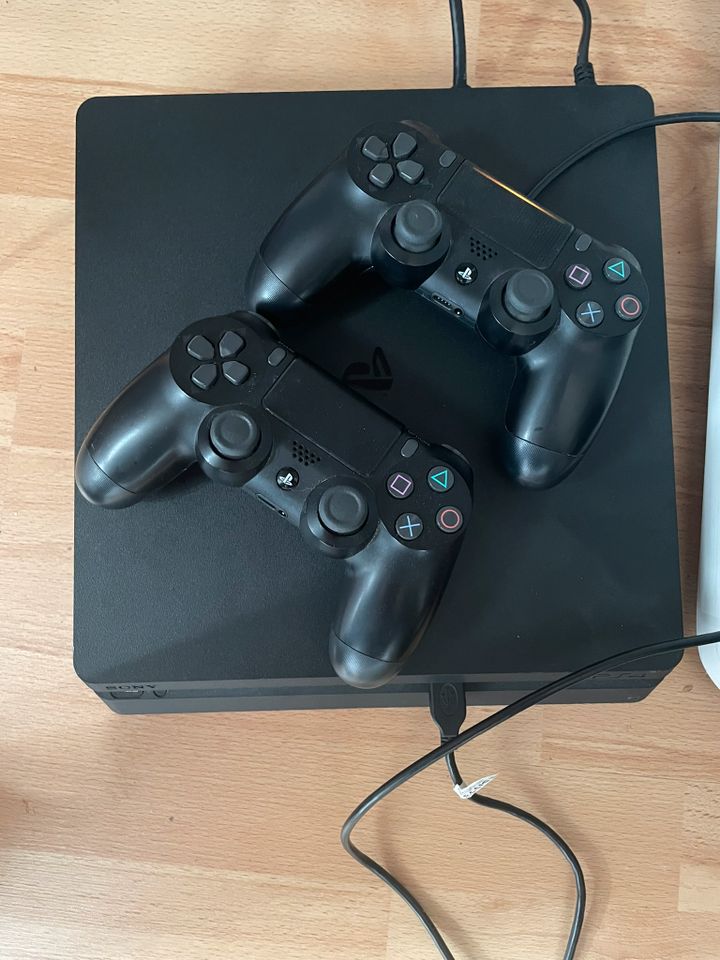 Playstation 4 Slim PS4 6 Spiele 2 Controller OVP in Magdeburg