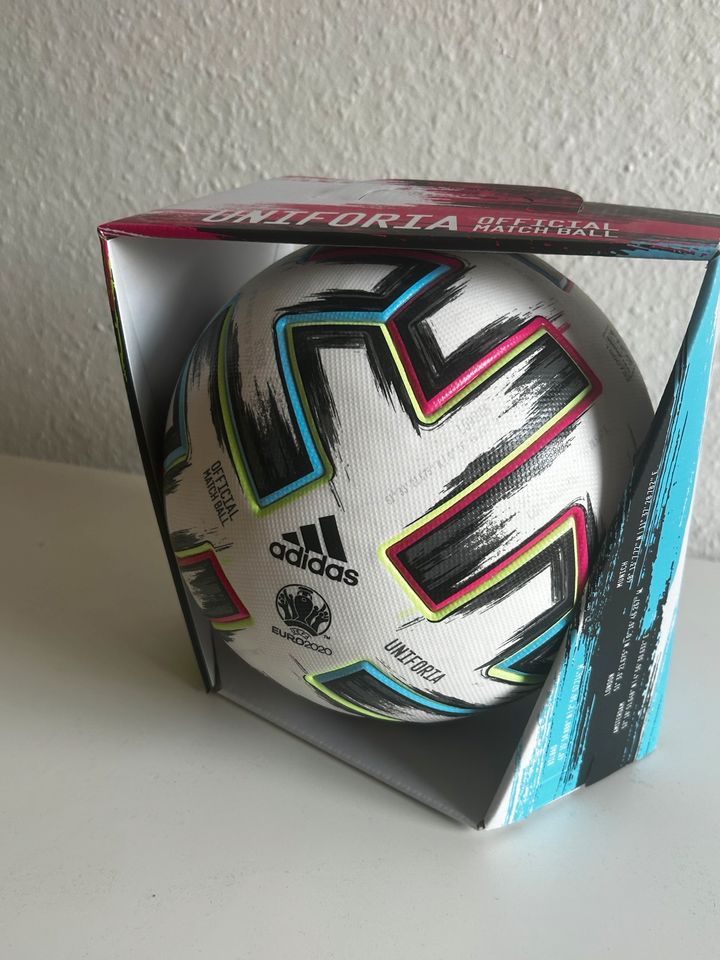 Fußball EM 2020 Original Matchball in Köln