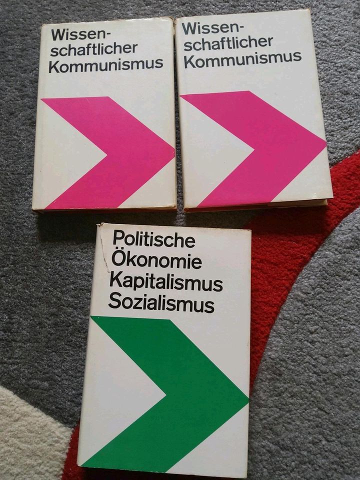 3 Bücher aus der DDR Sozialismus Kapitalismus Kommunismus in Beelitz