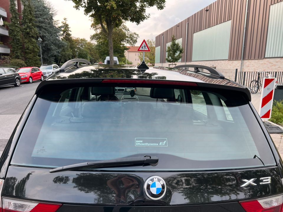 BMW X3 xDrive 2.0d, leichter Unfalschaden in Düsseldorf