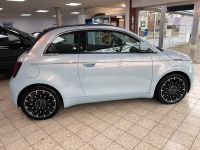 Fiat 500e Cabrio, 42 kWh,"La Prima" by Bocelli, HiFi-Sound !! LED Niedersachsen - Schiffdorf Vorschau