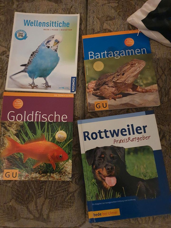 Tierbuch Ratgeber Rottweiler Goldfisch Wellensittich  Bartagame in Greven