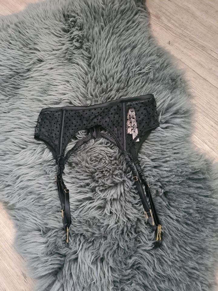 Victoria's Secret Strumpfhalter Strapse neu in Oberhausen