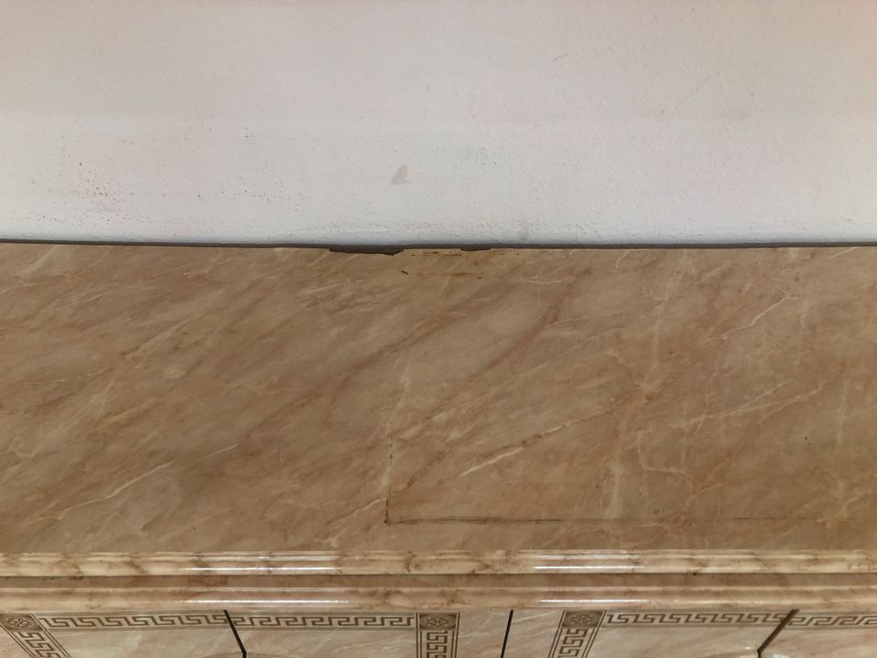 Italienisches ausgefallenes Sideboard, Hochglanz Marmoroptik in Pforzheim
