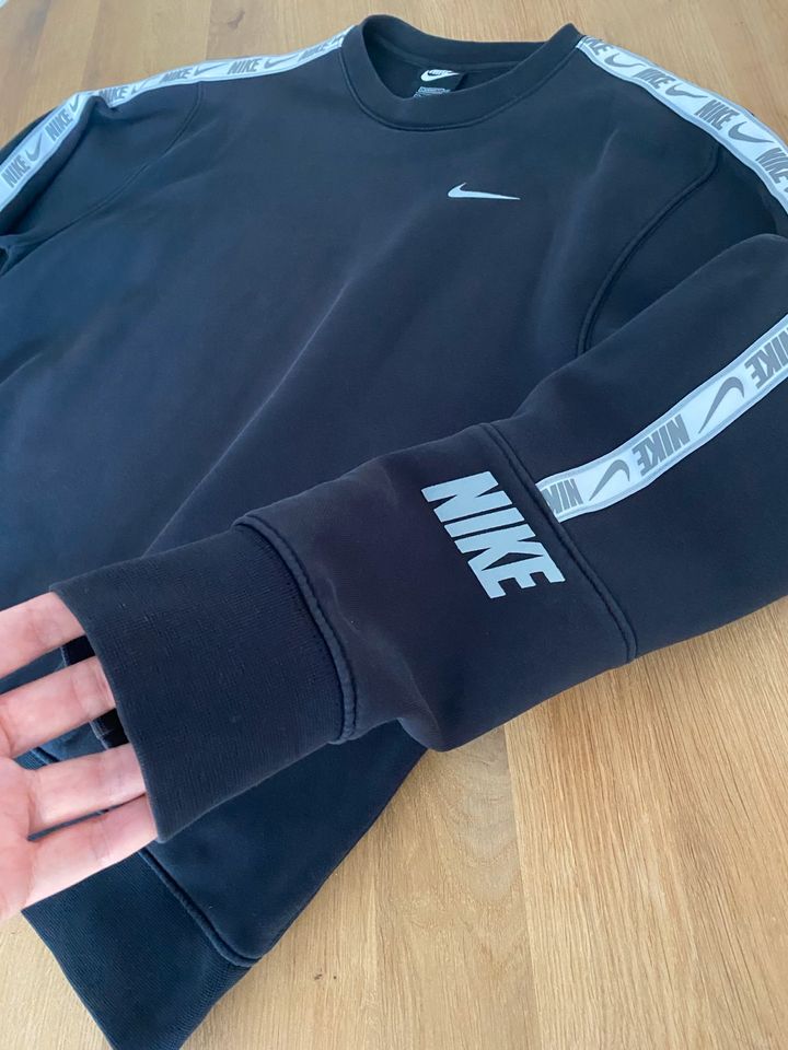 *Nike Original Pulli wie Neu Größe M in schwarz in Bedburg