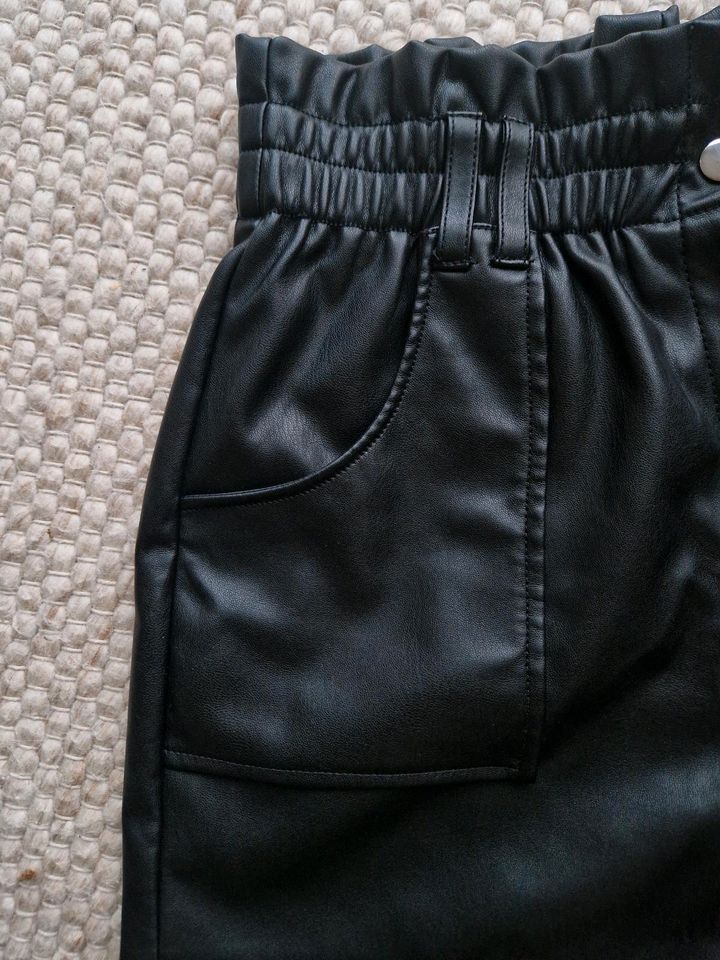Zara Leder Imitat Shorts in Wedel