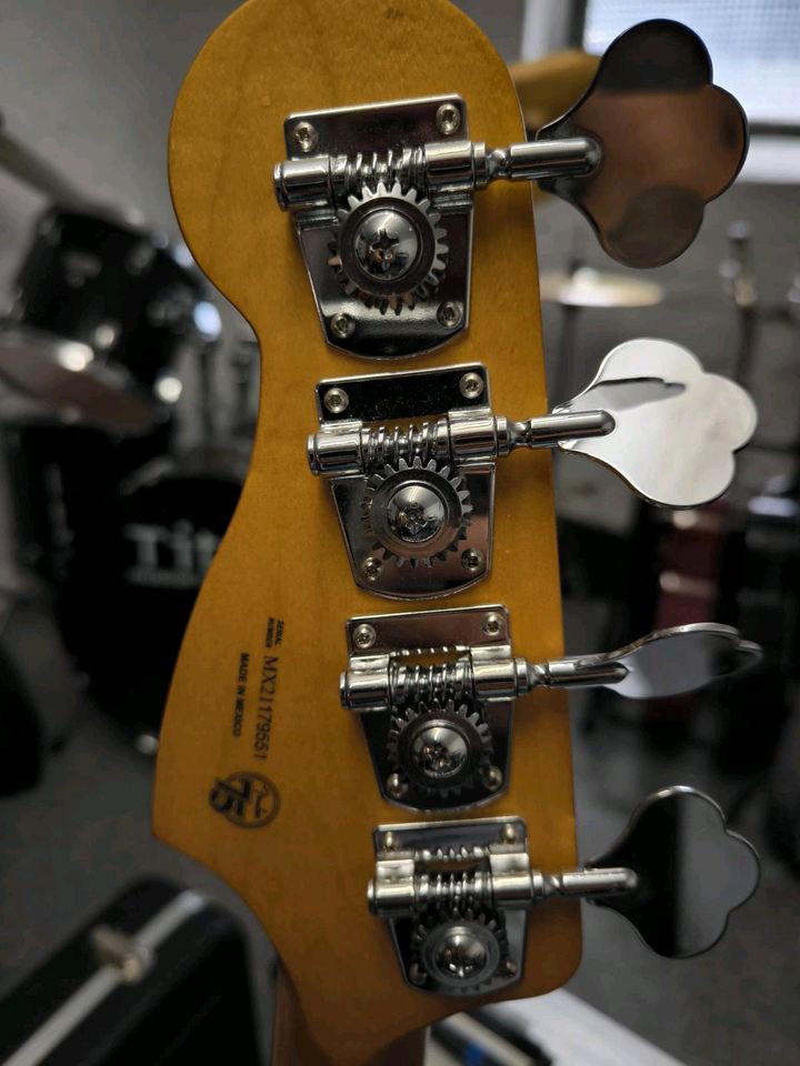 Fender Bassgitarre Player Plus in Würselen