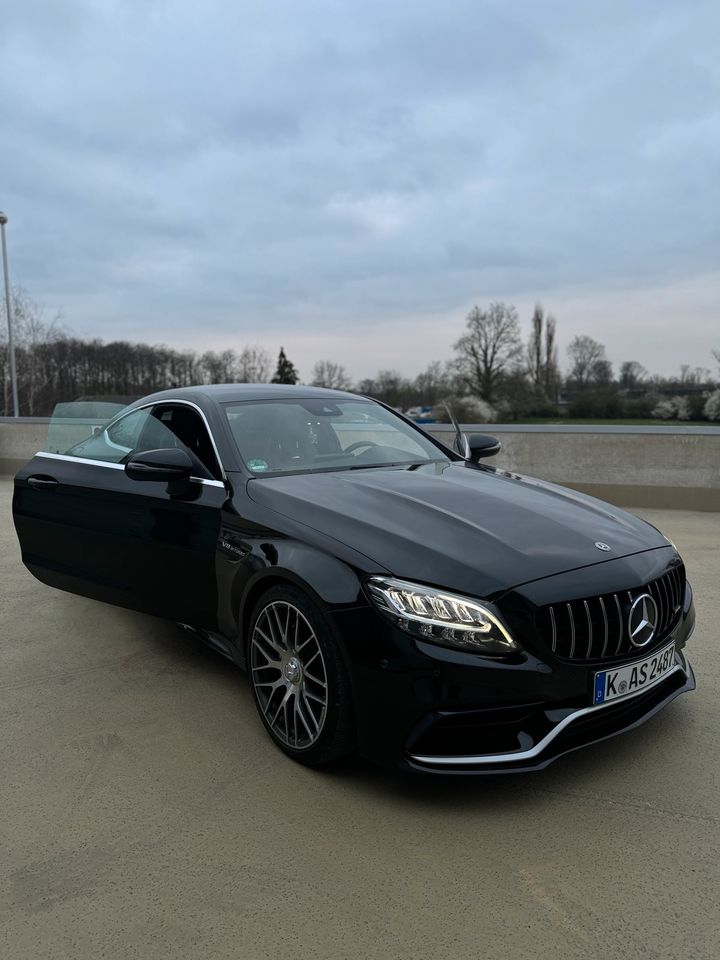 Mercedes Benz C63 AMG mieten Köln / Hochzeitswagen mieten in Köln